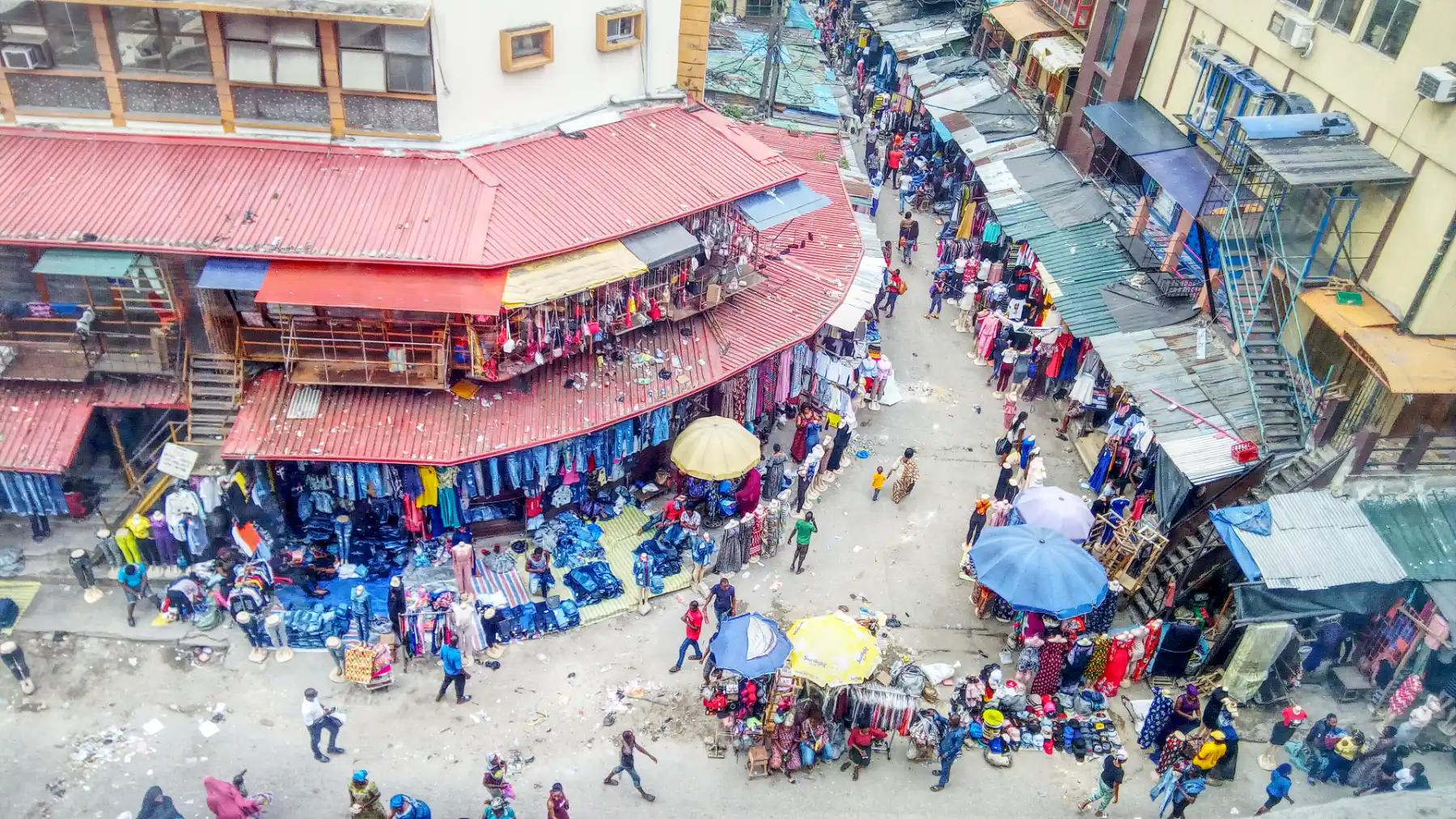 24 Hours In Lagos 2026: The Perfect Itinerary From Sunrise To Nightlife 2 Busy Balogun Market on Lagos Island Nigeria, 24 hours in lagos,