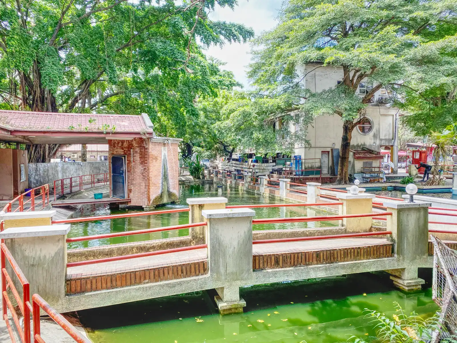 Lagos Weekend Bucket List 2026: 15 Brilliant Experiences To Try Before Monday 4 Pond and landscaped grounds inside Freedom Park Lagos