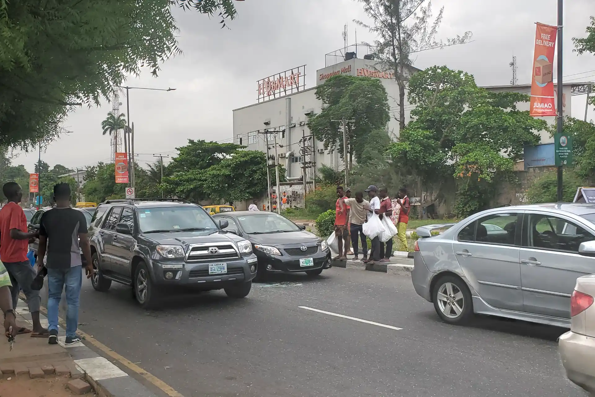 Mainland Vs Island Lagos 2026: Which Side Fits Your Trip Best? 3 Traffic and city life along Mobolaji Bank Anthony Way in Ikeja Lagos